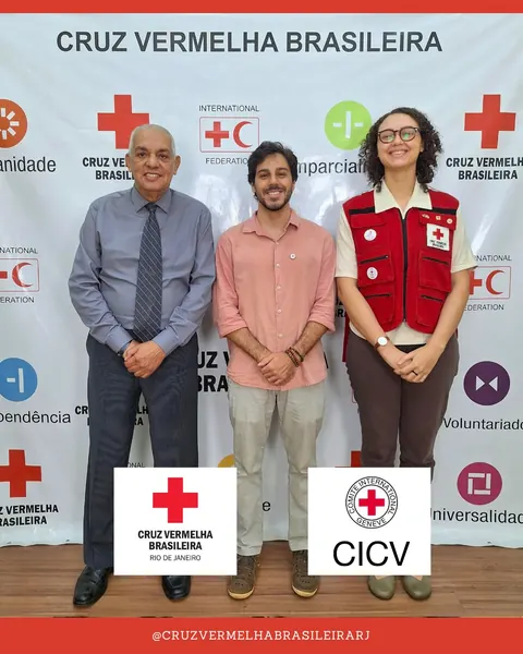 Representantes da Cruz Vermelha Brasileira Rio de Janeiro em reunião institucional com o CICV